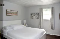 Serene 2BR: Near-Town Convenience Meets Nature Getaway, Ideal for All Travelers