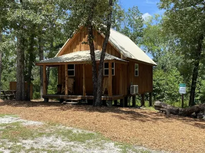Cabin on Queens Creek 해먹스 비치 주립공원 주변 호텔
