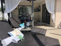 Perfect home away, modern amenities, ~ Heated Pool ~ Close to S. Venice Beach