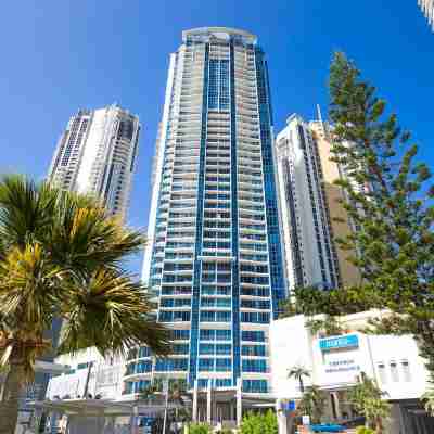 Chevron Renaissance - QStay Hotel Exterior