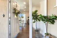 BOHEMIAN AND MODERN SERENE HOME WITH POOL