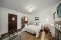 Hot Tub! String Lights! Putting Green!Near by: TU, Expo Sq, Rte. 66, Bok