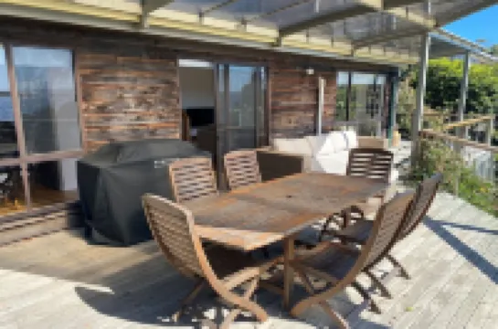 HIDDEN HAVEN - Secluded waterfront property at Binalong Bay on the Bay of Fires