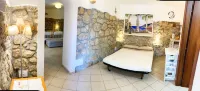 Circeii, apartment with bedroom, living room and exterior with bathtub