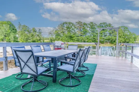 Stunning Waterfront, Acadia National Park as your Backyard.