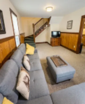 Stay near Mirror Lake, enjoy our cozy 2-bedroom cottage