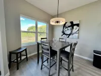 Cedar Falls Townhome - New Construction - 3 KING BEDS! - 4 ดาว