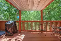 Cameo Tree Top Chalet - HOT TUB and Pet Friendly