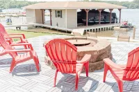 Lakefront memories waterfront with all the amenities including private beach