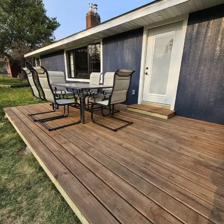 Harbour View Getaway- unique, fully renovated 1 block from the lake!