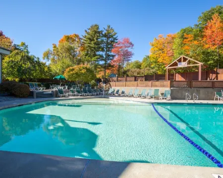 Resort home with Private hot tub , fireplace, pools, pond, WIFI Hotels in Campton