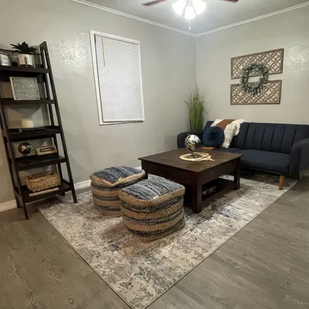 Cozy 2BR Lincoln House