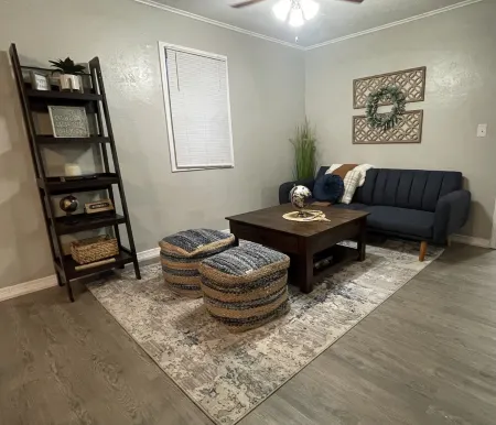 Cozy 2BR Lincoln House