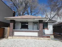 2 Rooms House Close to Downtown with quick freeway