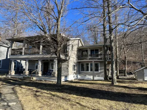 Moonlight Manor on Keuka Lake in Hammondsport