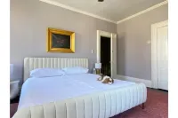 Breathtaking Historic Home minutes from Notre Dame