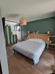 Peaceful wooden house in a green setting 10 minutes from the beach! Hôtels à proximité de : NICE BIKE KERLING LE PORGE