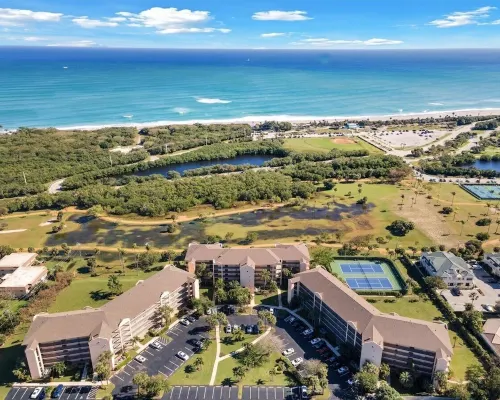 Jupiter Bay Resort Condo, steps to the beach! Comfortably sleeps family of 4! 주피터 호텔