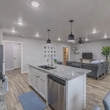 Charming 3-bedroom house near West End Shopping Center!