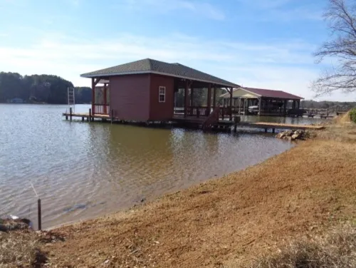 Beautiful 3 bedroom, 2 bath Log Home with Sandy Beach & Expansive Lake Views!! - Wi-Fi