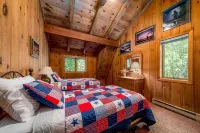 Rustic, cozy log home vacation retreat near Sister Bay. Hotels in Liberty Grove