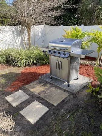 Coastal Charmer in the Sebastian Highlands Отели рядом с достопримечательностью «IR3»