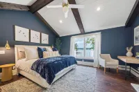 NEW Luxury Lakefront Home with Swim Dock, Hot Tub and Pontoon Rental