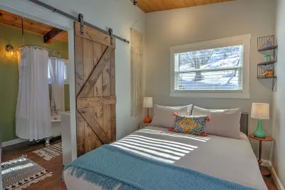 Bright Studio w/ Full Kitchen, Lg. Deck & Views, 2 Mi. to Downtown,10 Mi. to Ski Hotels near Glenwood Hot Springs Pool