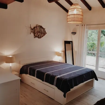 Charming house right on the most beautiful beach in Corsica!