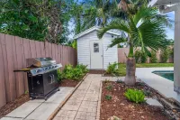 Heated POOL 4B/2B Mins to PGA Golf & the Beach! Hotels near The Shops of Donald Ross Village