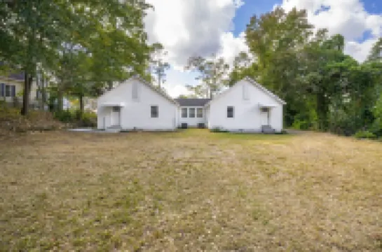 Cozy 4BR Cottage in Downtown Warm Springs