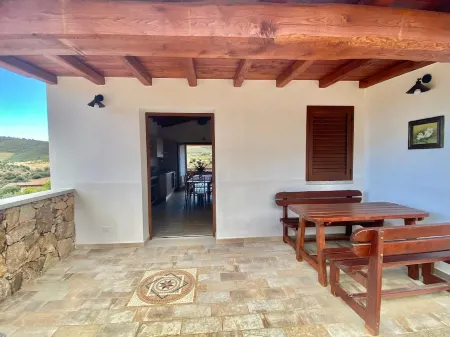 Newly built villas located in a quiet hamlet of San Teodoro. Отели рядом с достопримечательностью «Parco pubblico con giochi per i bambini»