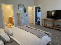 Townhome away from home! Near downtown Chandler/Gilbert. Heated pool and jacuzzi