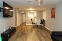 "Charming 2-Bedroom Home: 6 Min to Hollywood Beach"