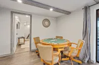 Cozy 4-bedroom cabin with jacuzzi hot tub. Overlooking ski /mnt bike slopes.