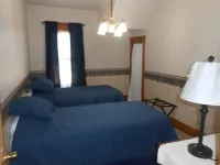 Beautiful Victorian, Newly refinished. Whole House sleeps 10 Hotels in Red Lodge