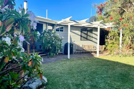 HEXAGON BEACH HOUSE - Great views of the Bay of Fires Отели в г. Биналонг Бэй