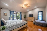 ☆Spacious Waterfront Oasis☆ Private Dock & Balcony