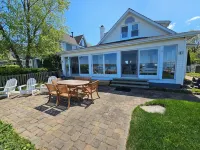 Enchanting West River Retreat 저그 베이 웨트랜즈 보호구역 주변 호텔