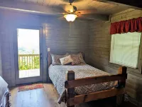 Cozy & Convenient Stone Mountain hideawy ... closest to the State Park!