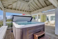 Hot Tub, BeachFront, Island Center, Walk to Restaurants
