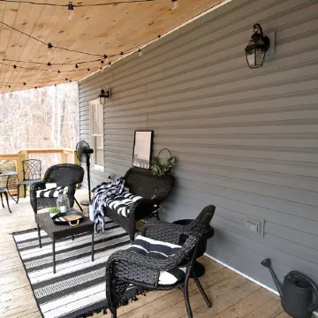 Cozy farmhouse! Pool table, fire pit, minutes to Lake James, downtown Marion!