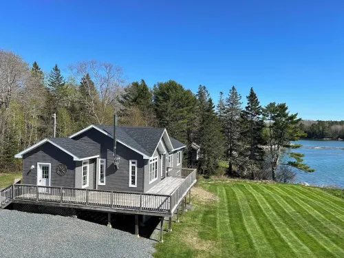 Waterfront Retreat 3Br/2BA on Taunton Bay.  Located Near Acadia National Park.