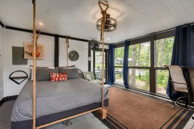 Lakeside Tiny House on the lake, in the mountains