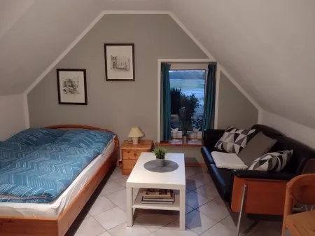 You will find relaxation and a peaceful idyll here in the Apartment-Feldsteingarten