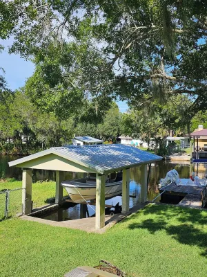 Waterfront w/Dock on Mason Creek, 2/1 Homosassa River,30 Min Ride to Springs!