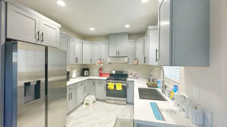 Guesthouse near Anaheim Convention