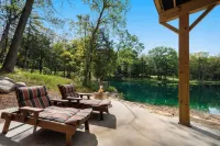 Cedar Cove Cabin, Private Beach near Galena