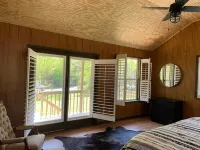 Cheerful 3 bedroom relaxing riverfront cabin with outdoor jacuzzi and Tv