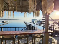 New-First Floor Lakefront, 160 ft Dock, 2 Minutes to Browns Beach & Restaurants! Hotels in Malta